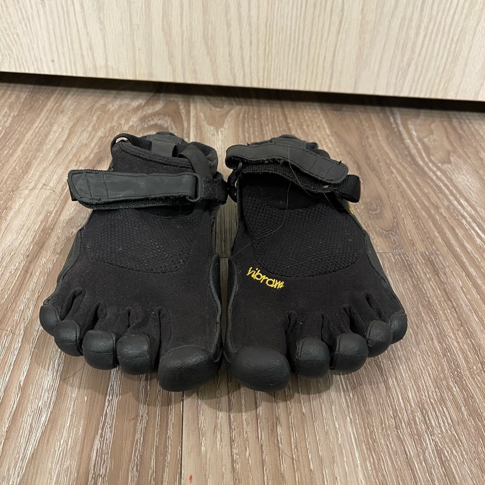 Vibram FiveFingers Black Toe Shoes